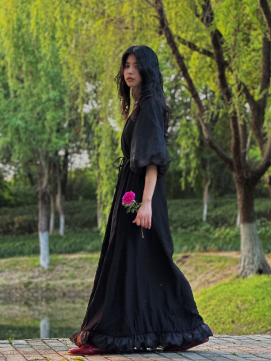 Black long skirt dress with flowers sleeves