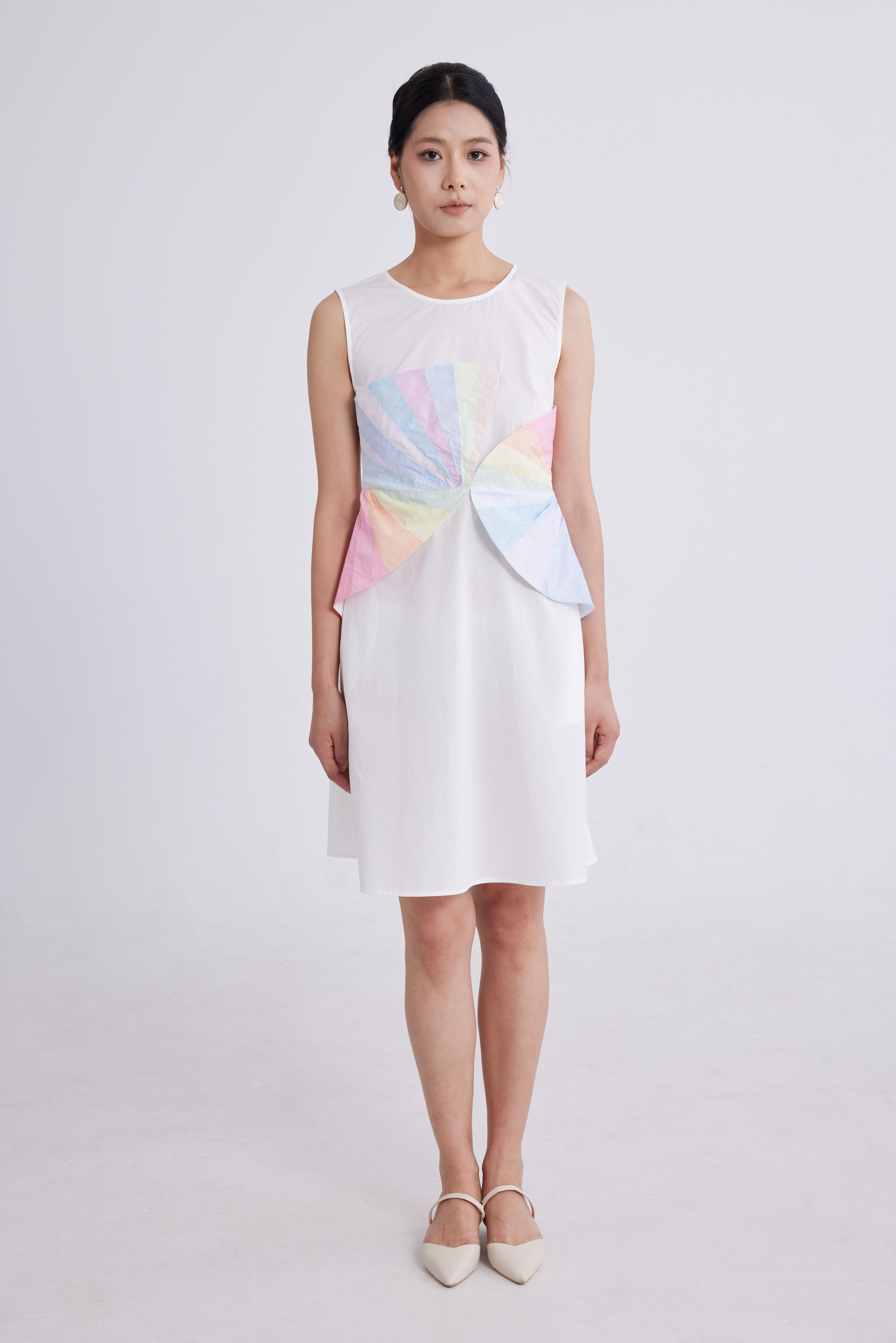 Fan-shaped inserted dress