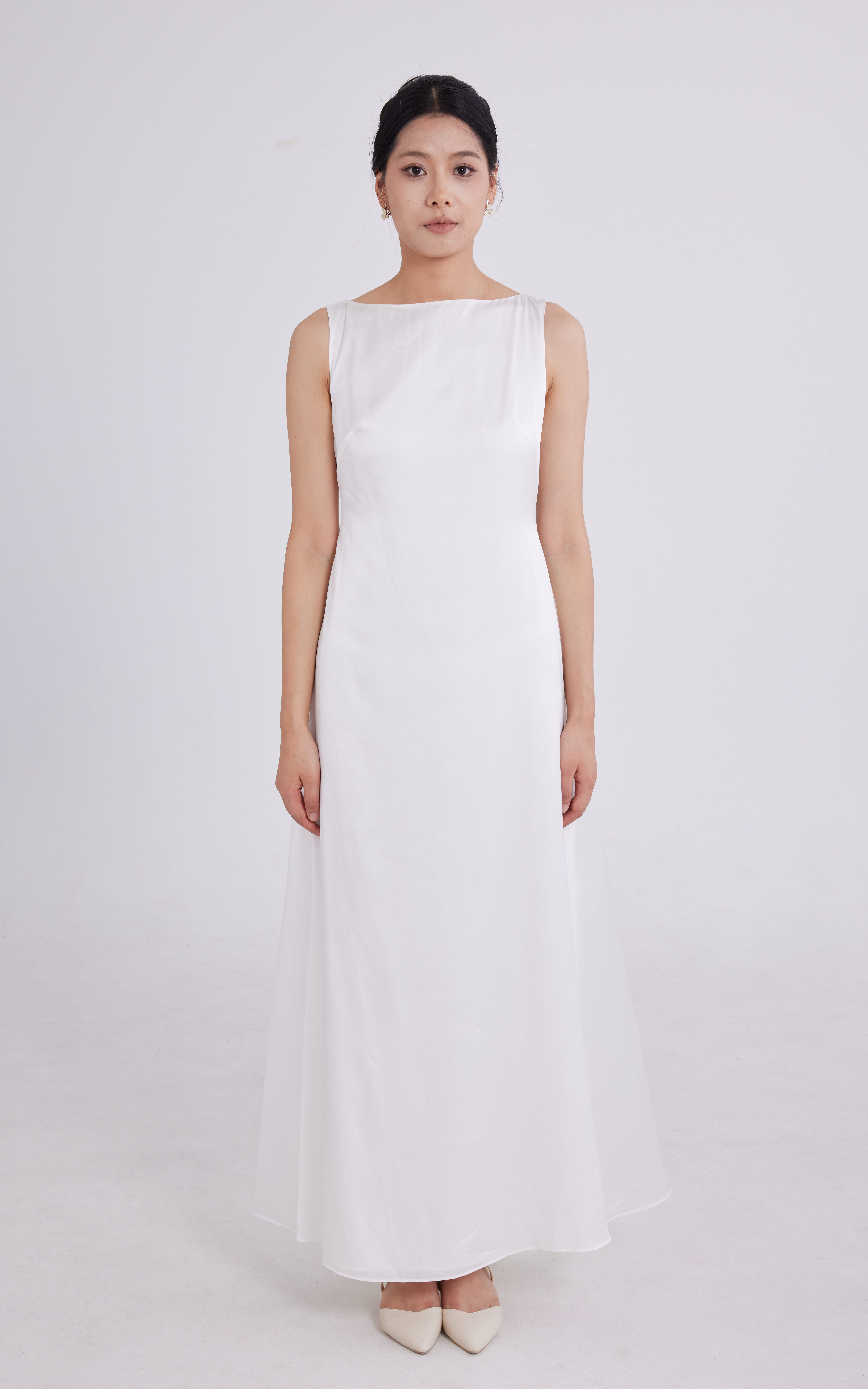 Dress with flower back