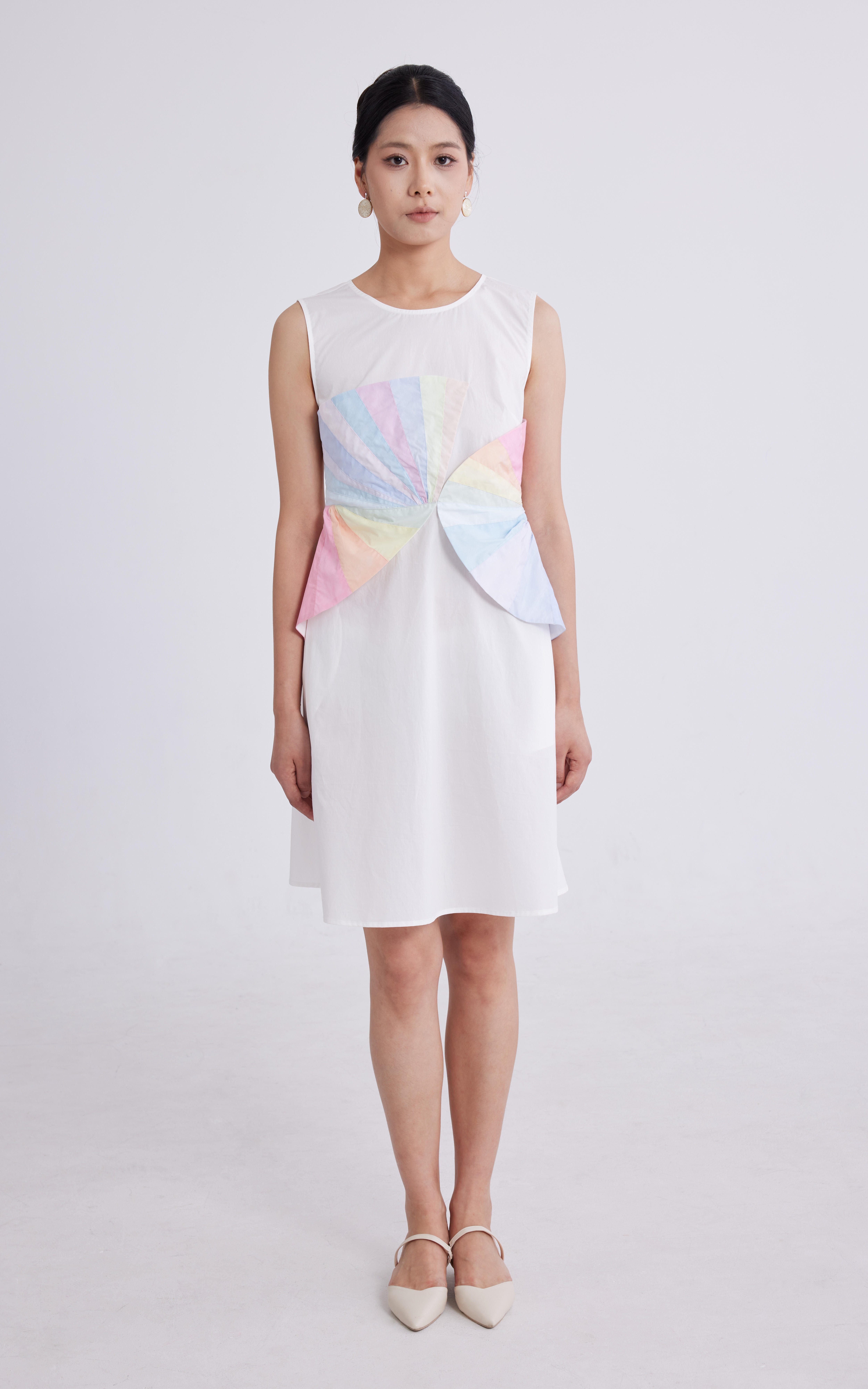 Fan-shaped inserted dress